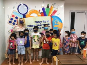 IvyPrep Education tổ chức trao tặng vật phẩm y tế ủng hộ chiến dịch “Niềm tin chiến thắng” của Chính phủ Việt Nam