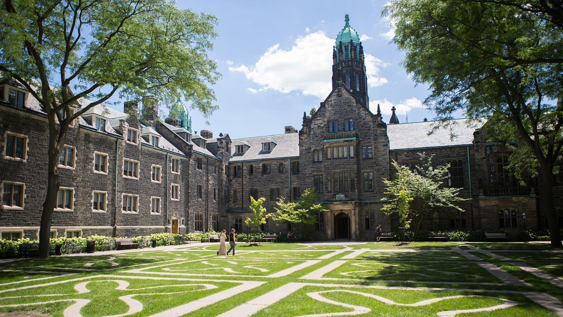 Khám phá University of Toronto - Ngôi trường danh giá bậc nhất Canada
