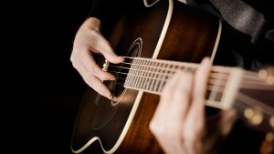 The physics of playing guitar – Oscar Fernando Perez